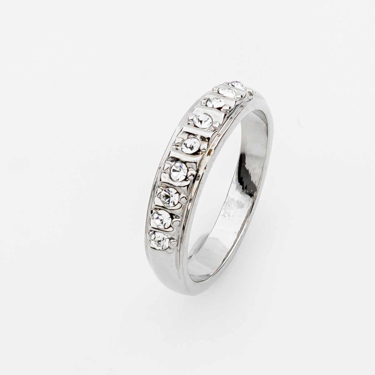 Minimalist Eternal Band – Delicate Sparkle