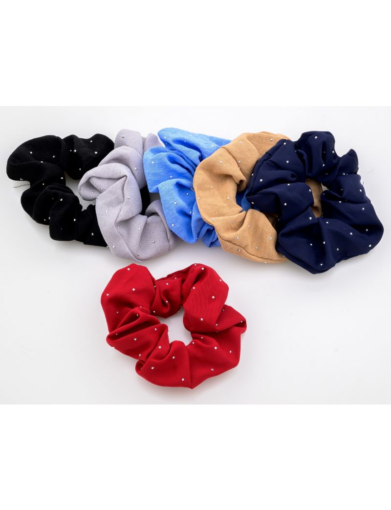 Συλλογή από υφασμάτινα scrunchies μαλλιών σε διάφορα χρώματα με διακόσμηση από μικρά strass.