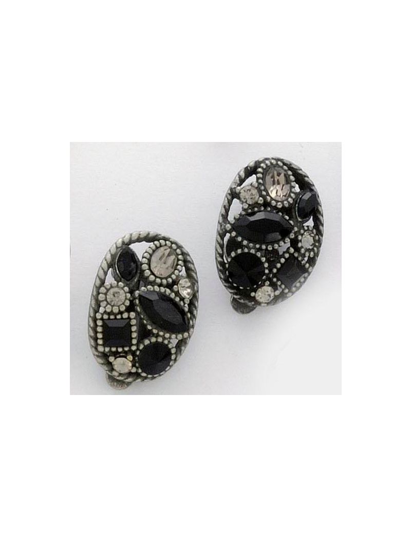 Σκουλαρίκια μεταλλικά σε ασημί χρώμα με κλίπ διακοσμημένα με λευκές και μαύρες χάντρες