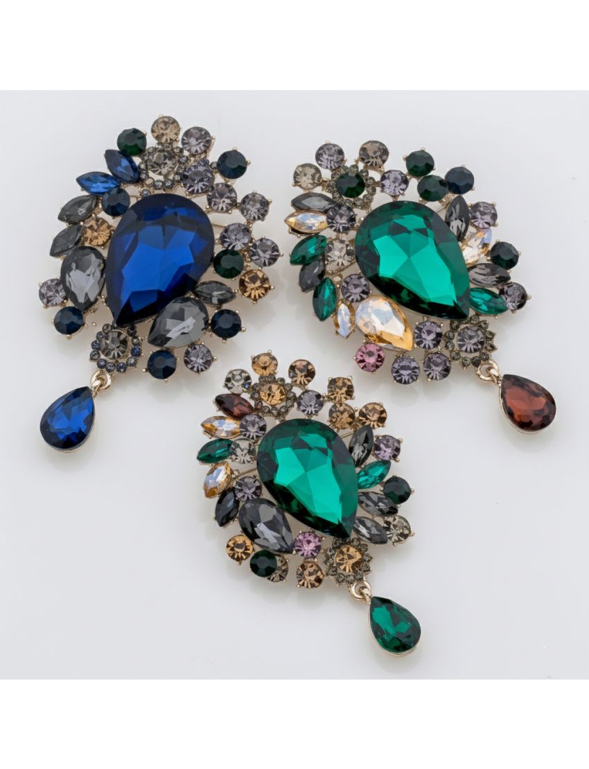 Πολυτελή καρφίτσα με πολύχρωμες πέτρες και ένα κρεμαστό σταγόνας.