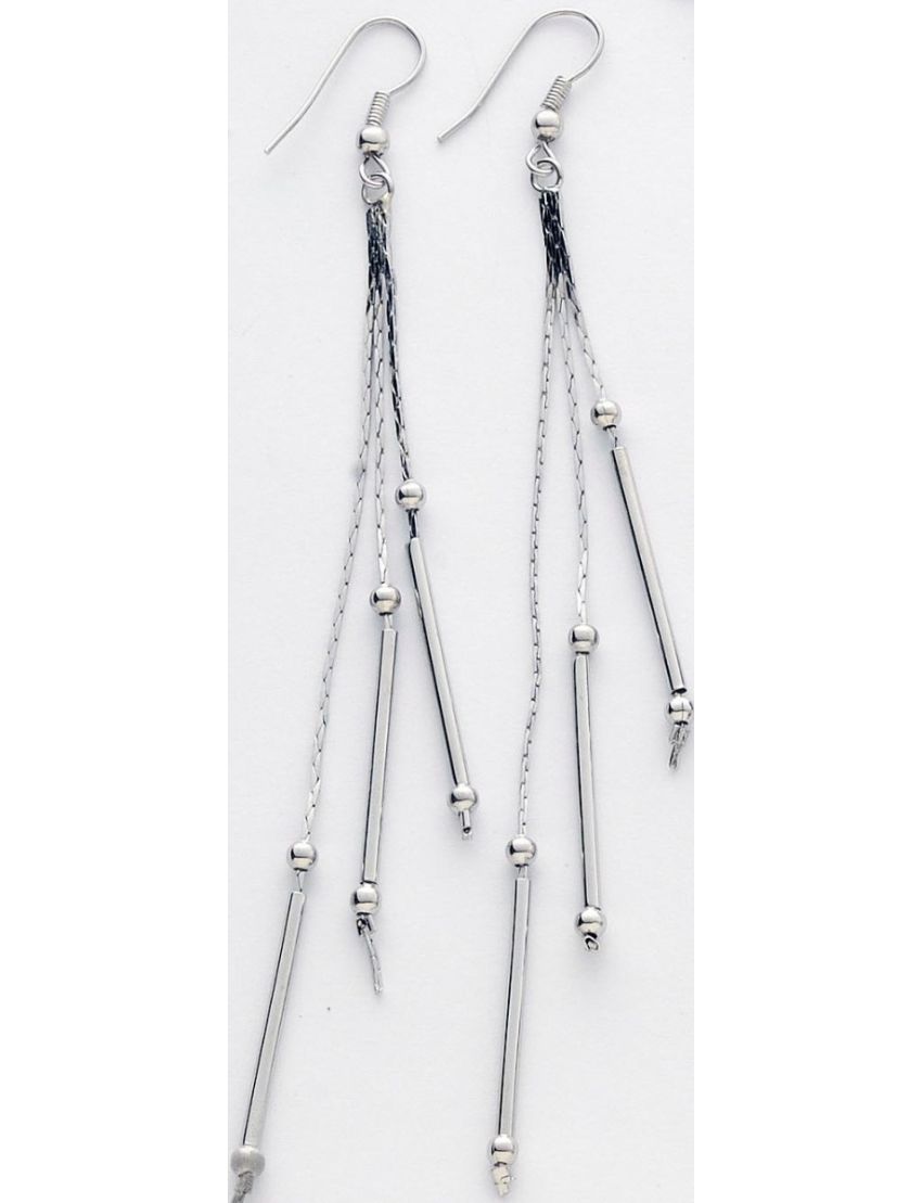 Σκουλαρίκια μεταλλικά κρεμαστά με ασημί αλυσίδα και λεπτομέρειες στην ίδια απόχρωση