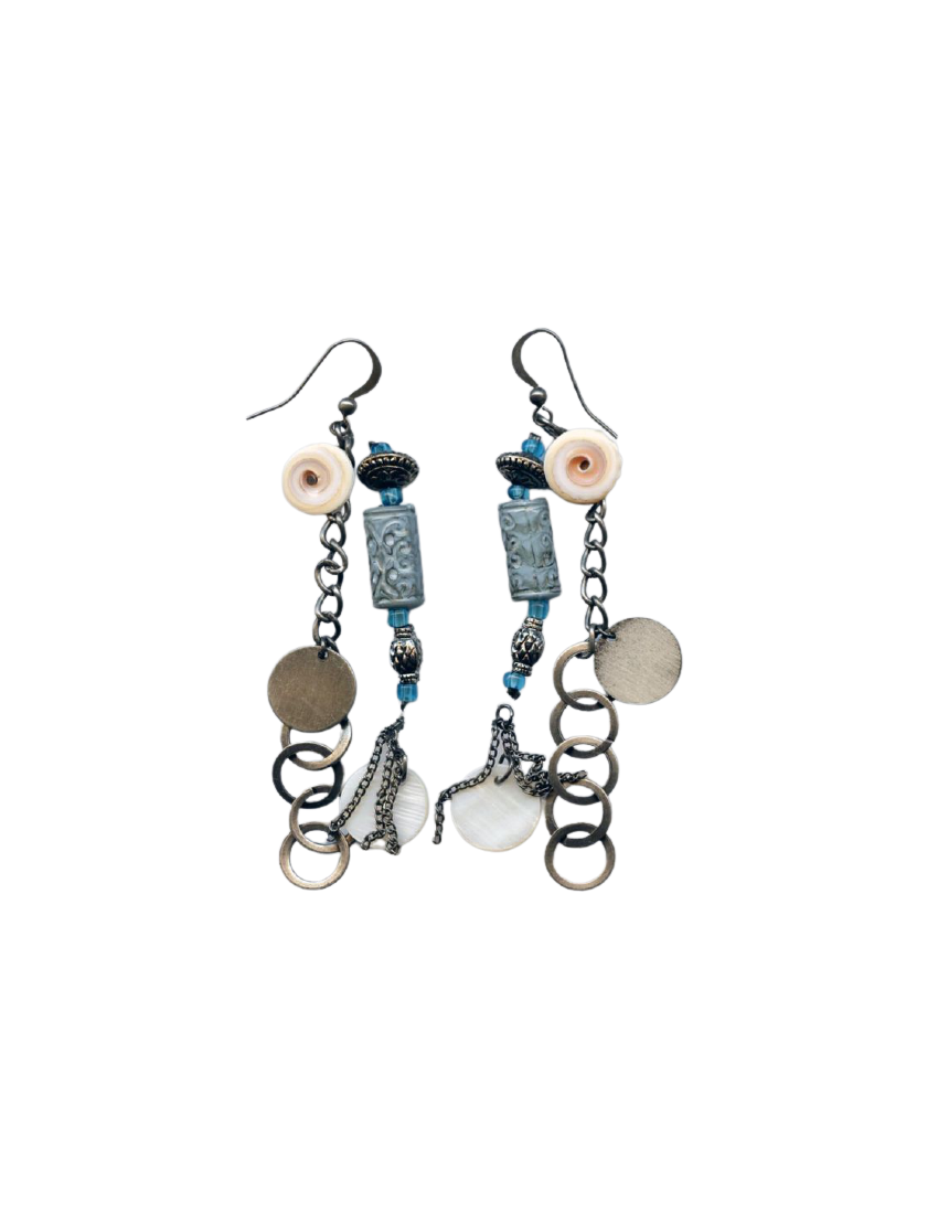 Σκουλαρίκια μεταλλικά διακοσμημένα με μεταλλικές,ξύλινες,πλαστικές λεπτομέρειες