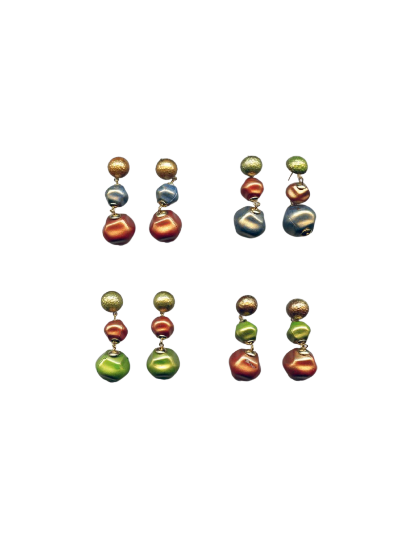 Σκουλαρίκια μεταλλικά διακοσμημένα με χάντρες σε 4 συνδυασμούς χρωμάτων