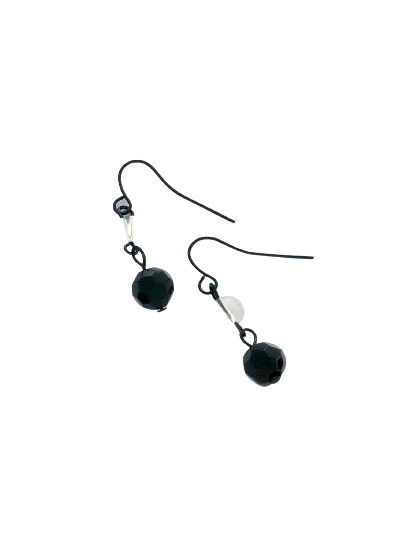 Σκουλαρίκια μεταλλικά 2εκ με ημιδιαφανή λευκή  και μαύρη χάντρα