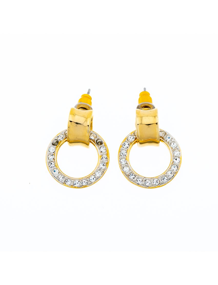 Σκουλαρίκια μεταλλικά σε χρυσό χρώμα με σχέδιο κρίκος διακοσμημένα με λευκά στράς