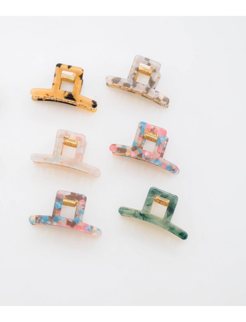 Μικρά τετράγωνα κλάμερ μαλλιών σε διάφορα χρώματα