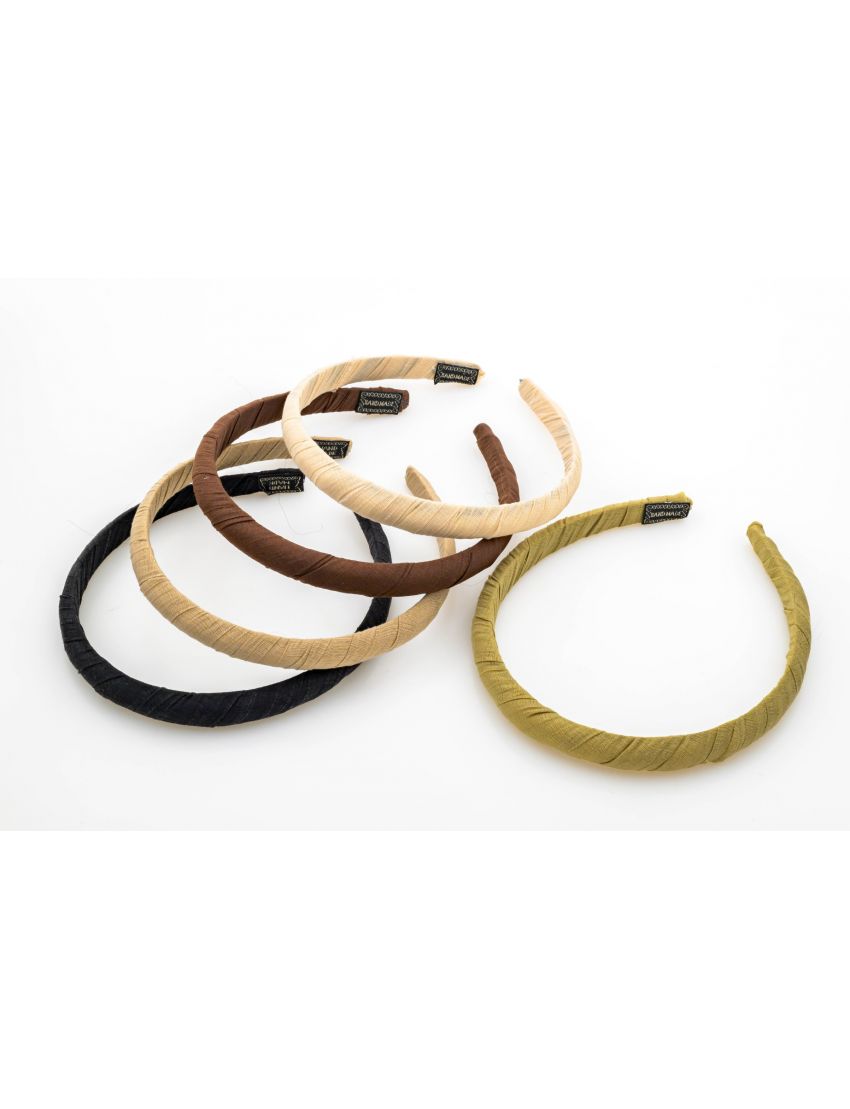  Λεπτές στέκες μαλλιών σε γήινα χρώματα.