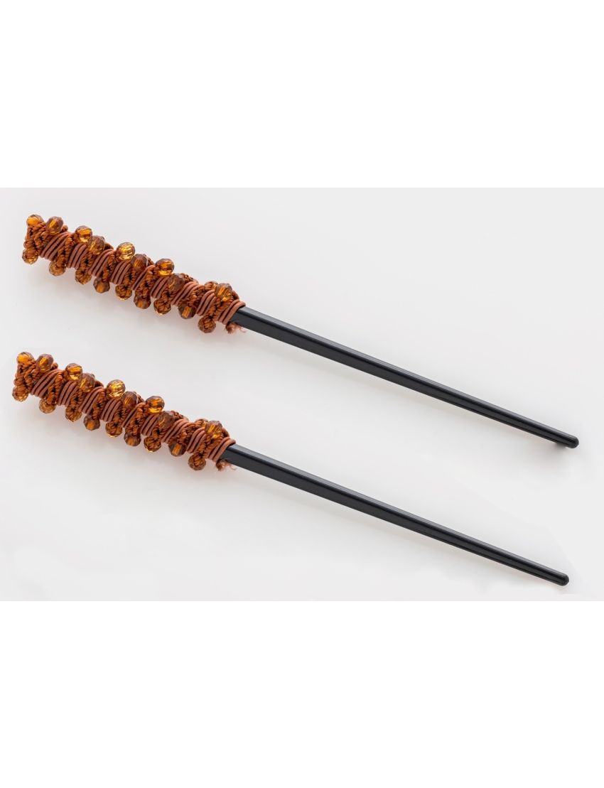 Βελόνα πλαστική με σχοινί και πέτρες σε 3 χρώματα (συσκευασία 1 τεμάχιο)