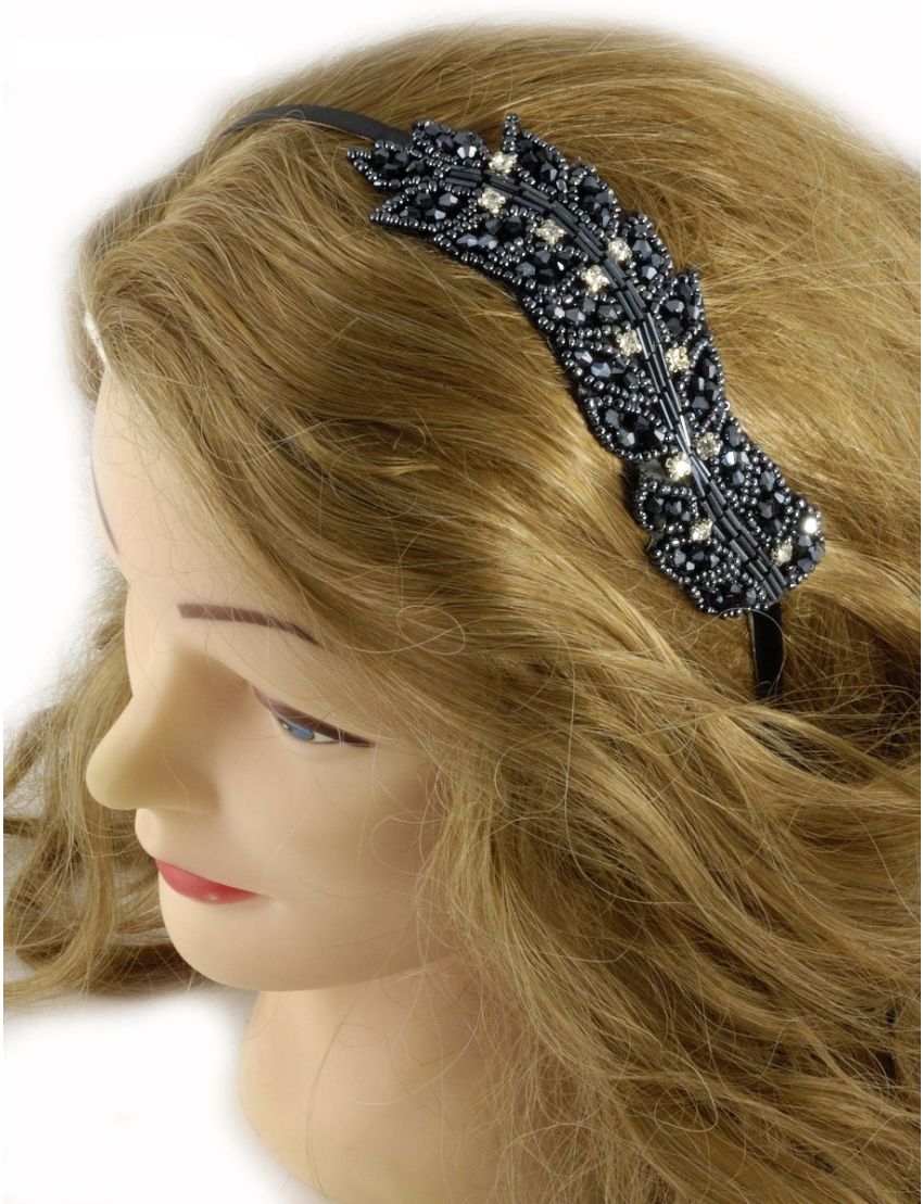 Στέκα υφασμάτινη με σχέδιο διακοσμημένο με στράς,χάντρες και λευκές πέτρες